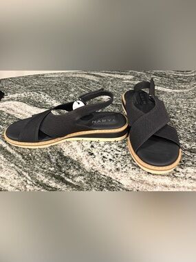 Taryn Rose Knit platform Slingback Sandal in Black size 9